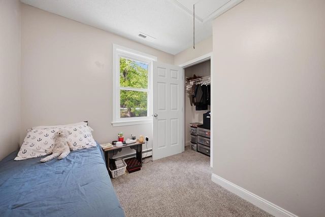 7 Stony Point Dr, Londonderry, NH 03053