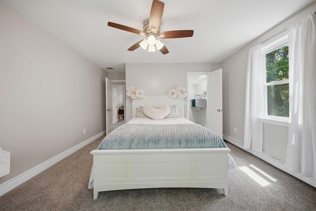 7 Stony Point Dr, Londonderry, NH 03053