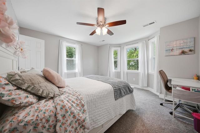 7 Stony Point Dr, Londonderry, NH 03053