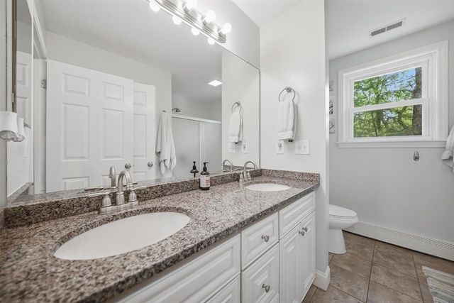 7 Stony Point Dr, Londonderry, NH 03053