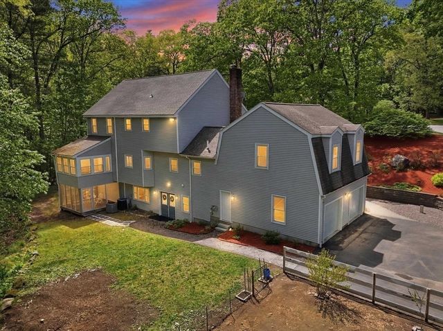 7 Stony Point Dr, Londonderry, NH 03053