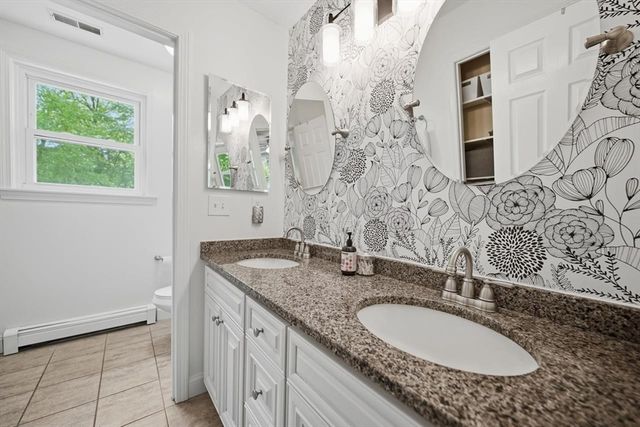 7 Stony Point Dr, Londonderry, NH 03053