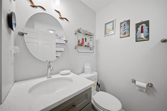 7 Stony Point Dr, Londonderry, NH 03053