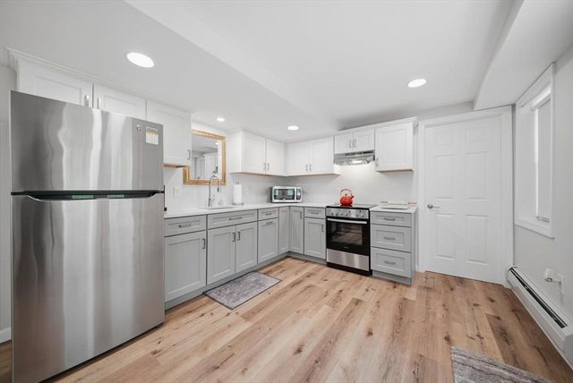 7 Stony Point Dr, Londonderry, NH 03053