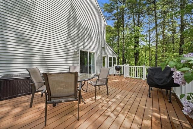 7 Stony Point Dr, Londonderry, NH 03053