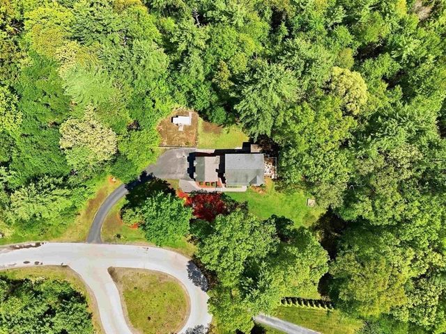 7 Stony Point Dr, Londonderry, NH 03053
