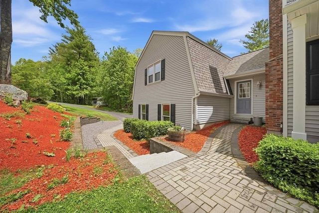 7 Stony Point Dr, Londonderry, NH 03053