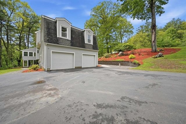 7 Stony Point Dr, Londonderry, NH 03053