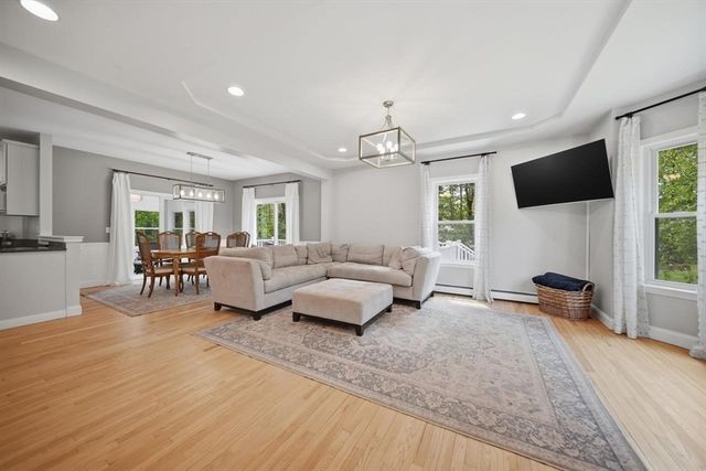 7 Stony Point Dr, Londonderry, NH 03053