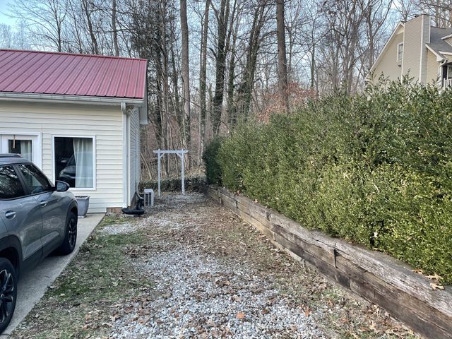 108 Eastwood Dr, Dickson, TN 37055