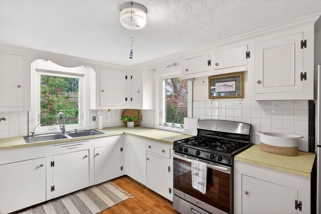 5 Pleasant St Unit A, Dennis, MA 02639