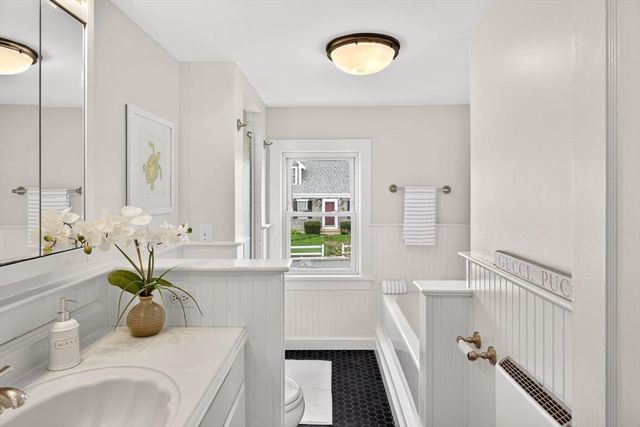 5 Pleasant St Unit A, Dennis, MA 02639