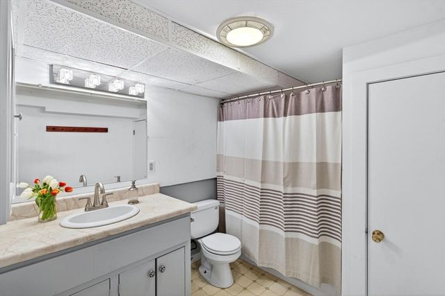 5 Pleasant St Unit A, Dennis, MA 02639