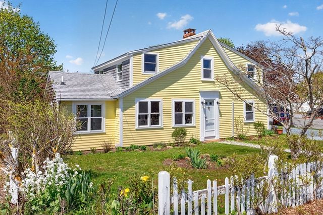 5 Pleasant St Unit A, Dennis, MA 02639