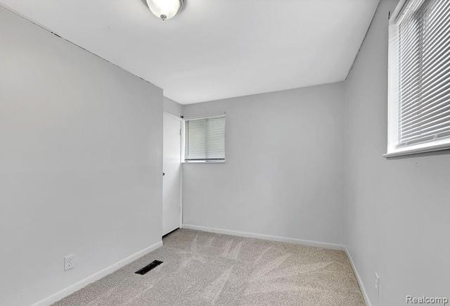 6431 Centralia Street, Dearborn Heights, MI 48127