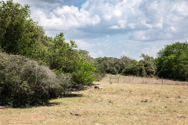 4254 FM 180 RD, Ledbetter, TX 78946