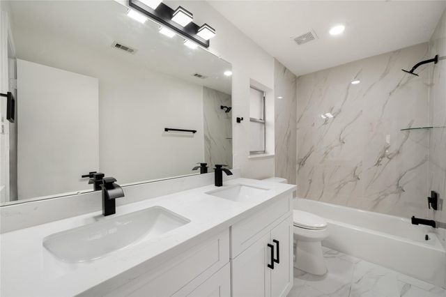 1730 Carriage Run Court, Fresno, TX 77545