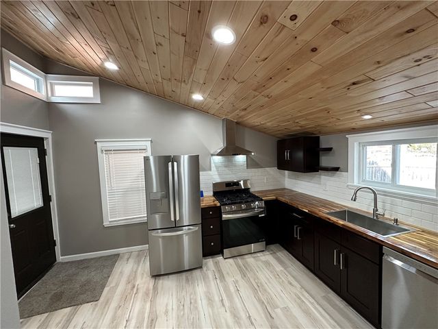 11 Leland Avenue, Bradford City, PA 16701