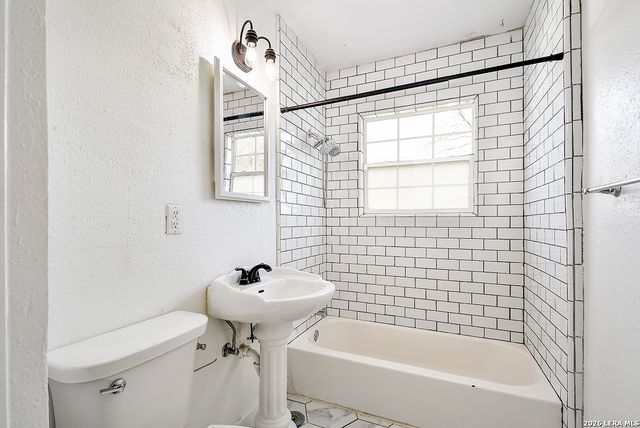 415 Blakeley Dr, San Antonio, TX 78209