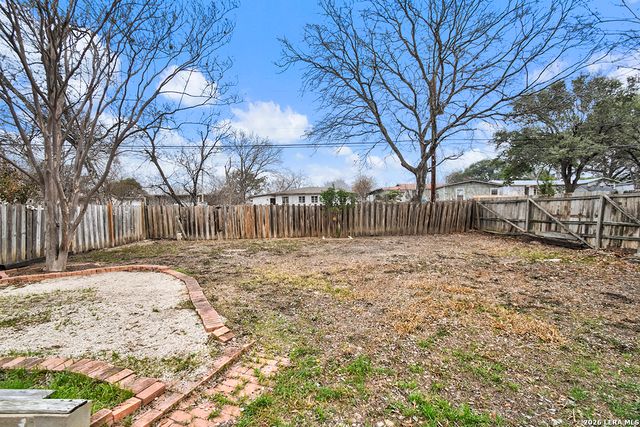 415 Blakeley Dr, San Antonio, TX 78209