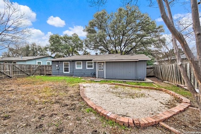 415 Blakeley Dr, San Antonio, TX 78209