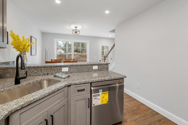 17D Mustang Dr, Litchfield, NH 03052