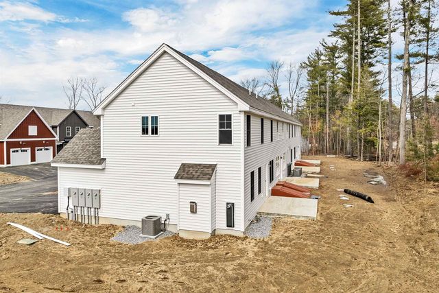 17D Mustang Dr, Litchfield, NH 03052