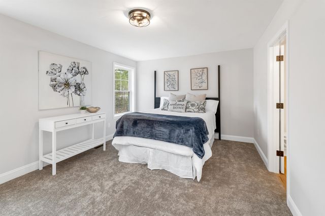 17D Mustang Dr, Litchfield, NH 03052