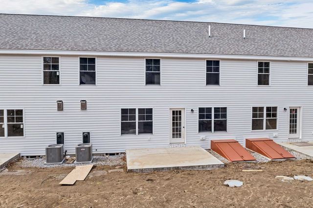17D Mustang Dr, Litchfield, NH 03052