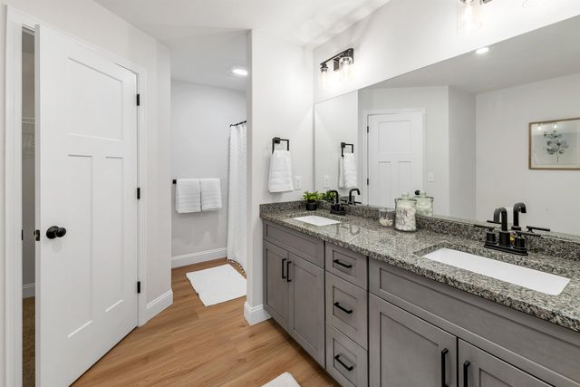 17D Mustang Dr, Litchfield, NH 03052
