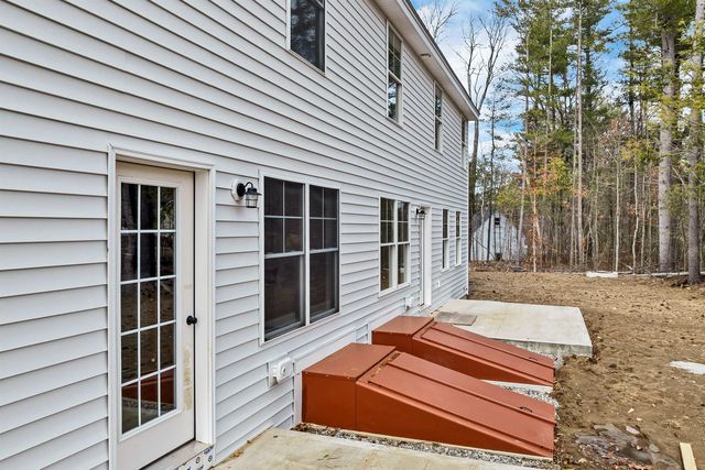 17D Mustang Dr, Litchfield, NH 03052