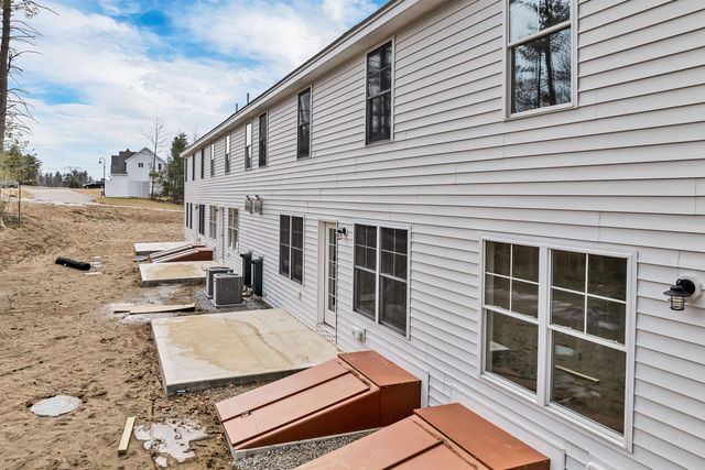 17D Mustang Dr, Litchfield, NH 03052