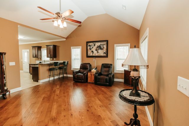 2590 Floyd Rd, Clarksville, TN 37042