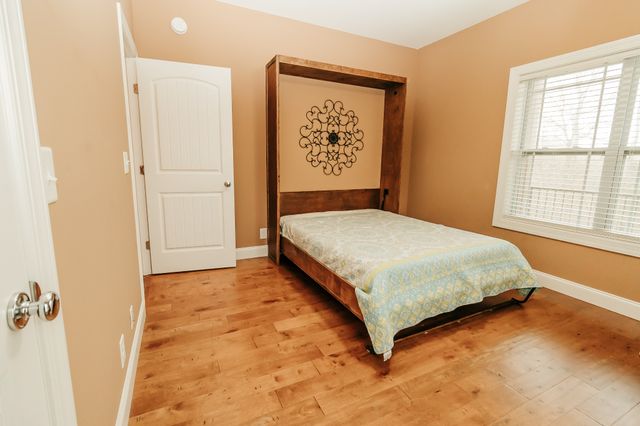 2590 Floyd Rd, Clarksville, TN 37042