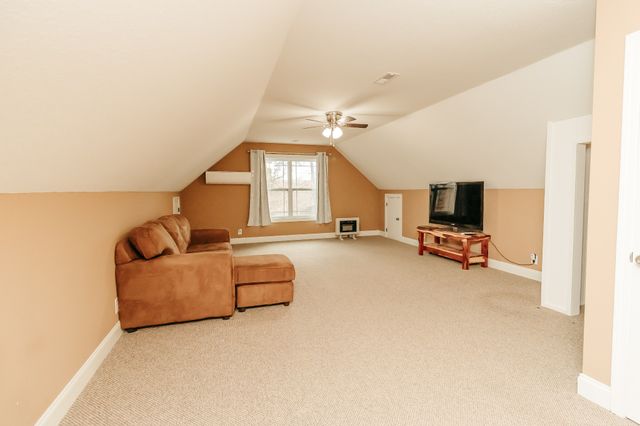 2590 Floyd Rd, Clarksville, TN 37042