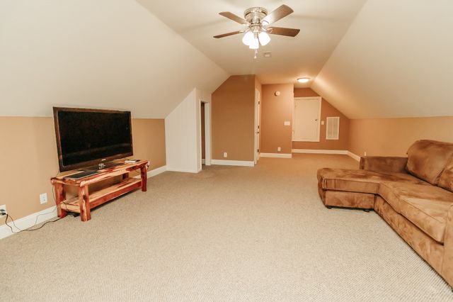 2590 Floyd Rd, Clarksville, TN 37042