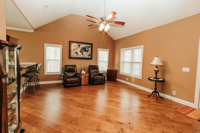 2590 Floyd Rd, Clarksville, TN 37042