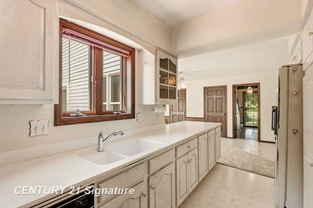 3198 Columbine Drive, Saginaw, MI 48603