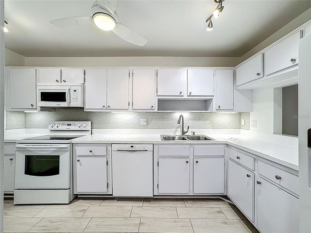 1623 PELICAN COVE ROAD BA124, Sarasota, FL 34231