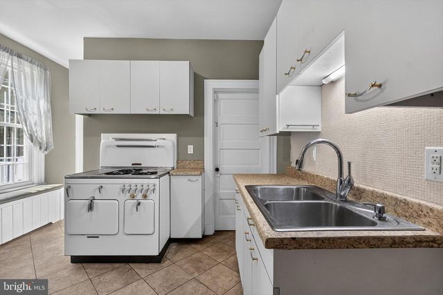 511 THORNFIELD RD, Baltimore, MD 21229