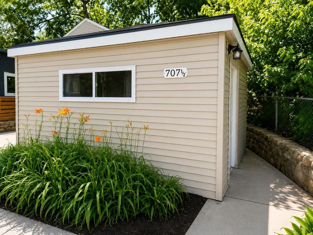 707 Buena Vista Avenue, Lake Orion, MI 48362