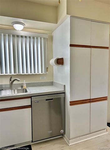 31441 Orchard Brook Court, Farmington Hills, MI 48336