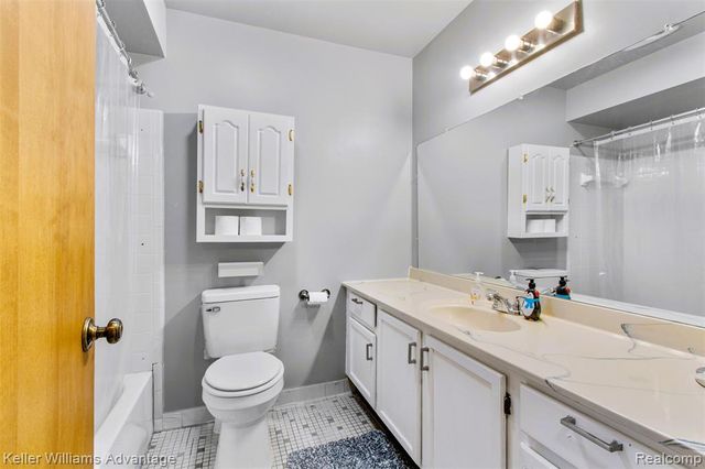 31441 Orchard Brook Court, Farmington Hills, MI 48336