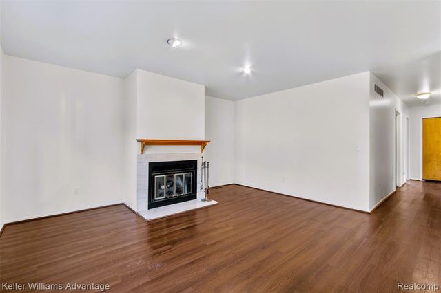 31441 Orchard Brook Court, Farmington Hills, MI 48336