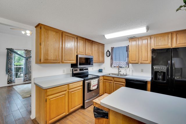 622 Lemon Drive, Arlington, TX 76018