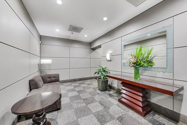 600 N DEARBORN Street 1006, Chicago, IL 60605
