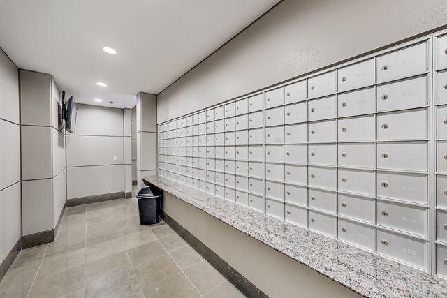 600 N DEARBORN Street 1006, Chicago, IL 60605