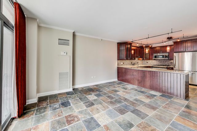 600 N DEARBORN Street 1006, Chicago, IL 60605