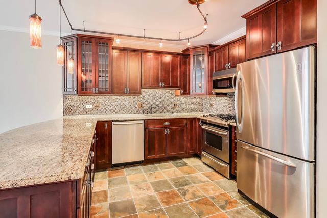 600 N DEARBORN Street 1006, Chicago, IL 60605