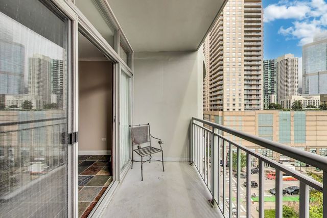 600 N DEARBORN Street 1006, Chicago, IL 60605